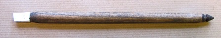 Calame  bec en os, 8 mm / Calamus with a bone nib, 8 mm